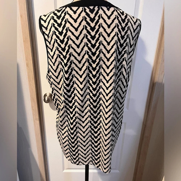 Corvia sz XL b,ack and tan tank top - Picture 3 of 5